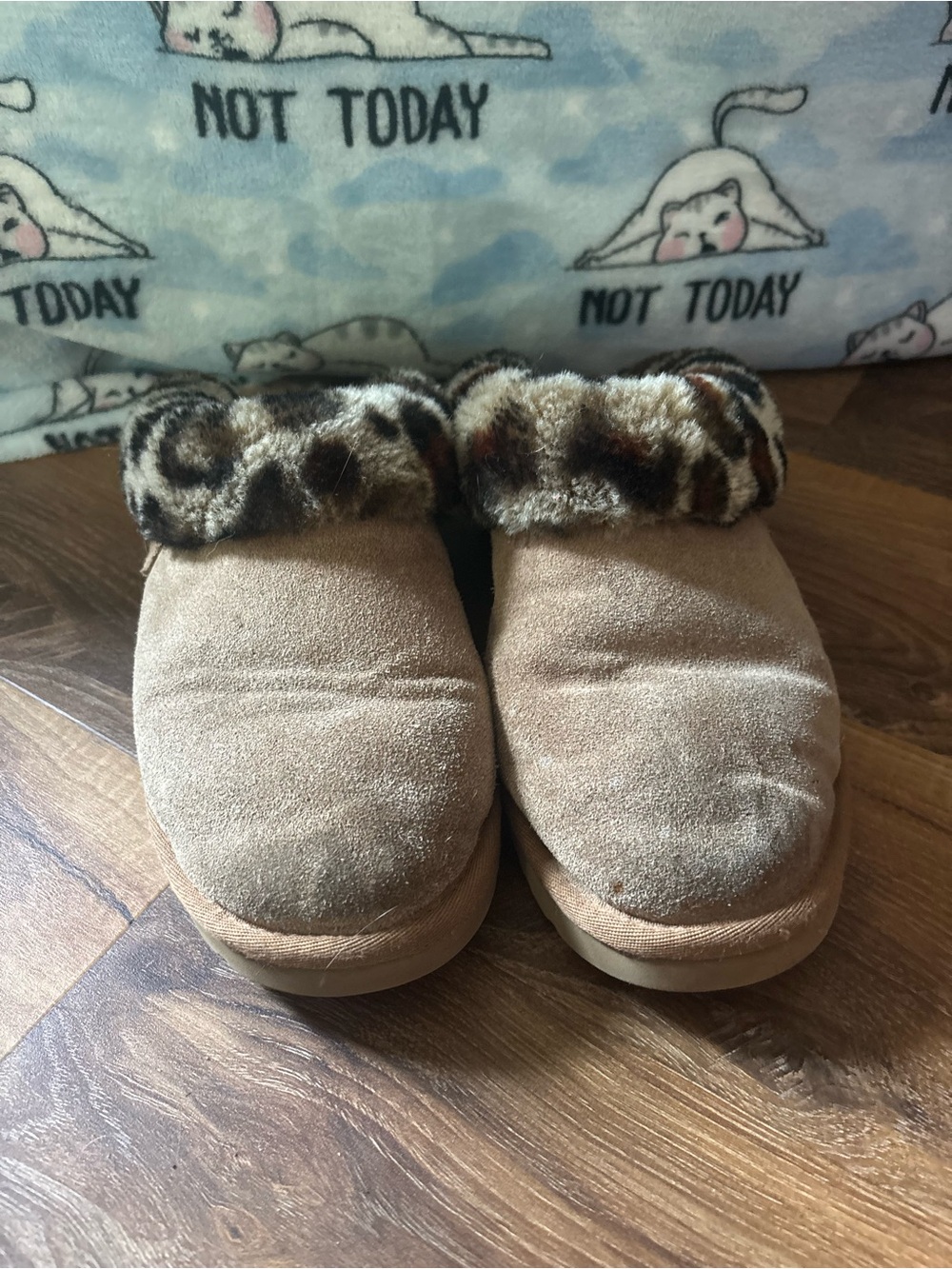 Plush Leopard-Trim Slip-On Slippers - Tan